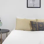 Near Kings Cross,2Bd Private Balcony, Easy Grocery