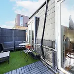 Near Kings Cross,2Bd Private Balcony, Easy Grocery