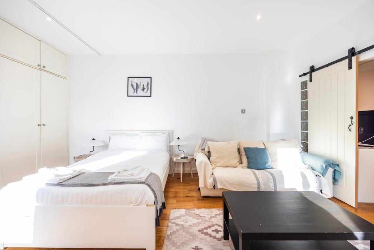 Near Kings Cross,2Bd Private Balcony, Easy Grocery Apartment London