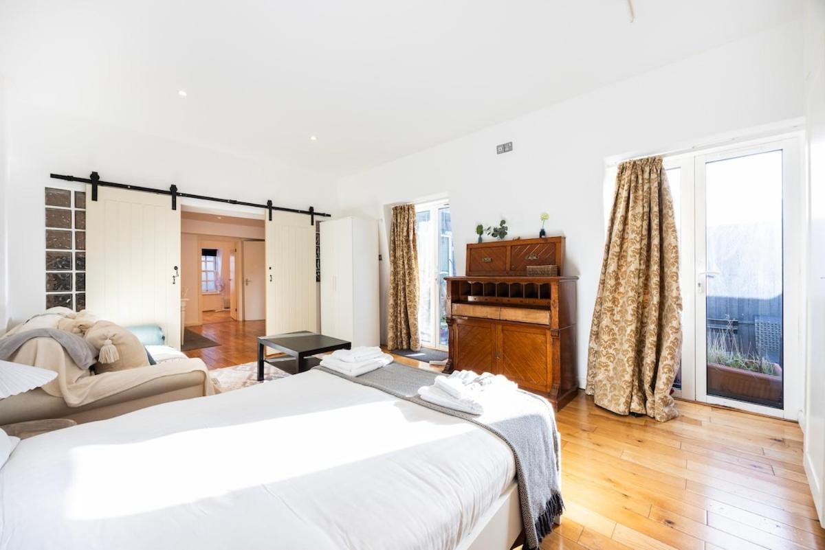 Near Kings Cross,2Bd Private Balcony, Easy Grocery Apartment London