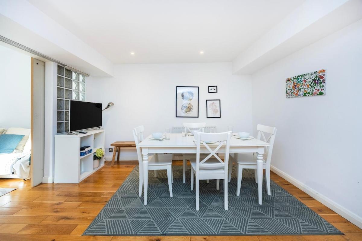 Near Kings Cross,2Bd Private Balcony, Easy Grocery Apartment