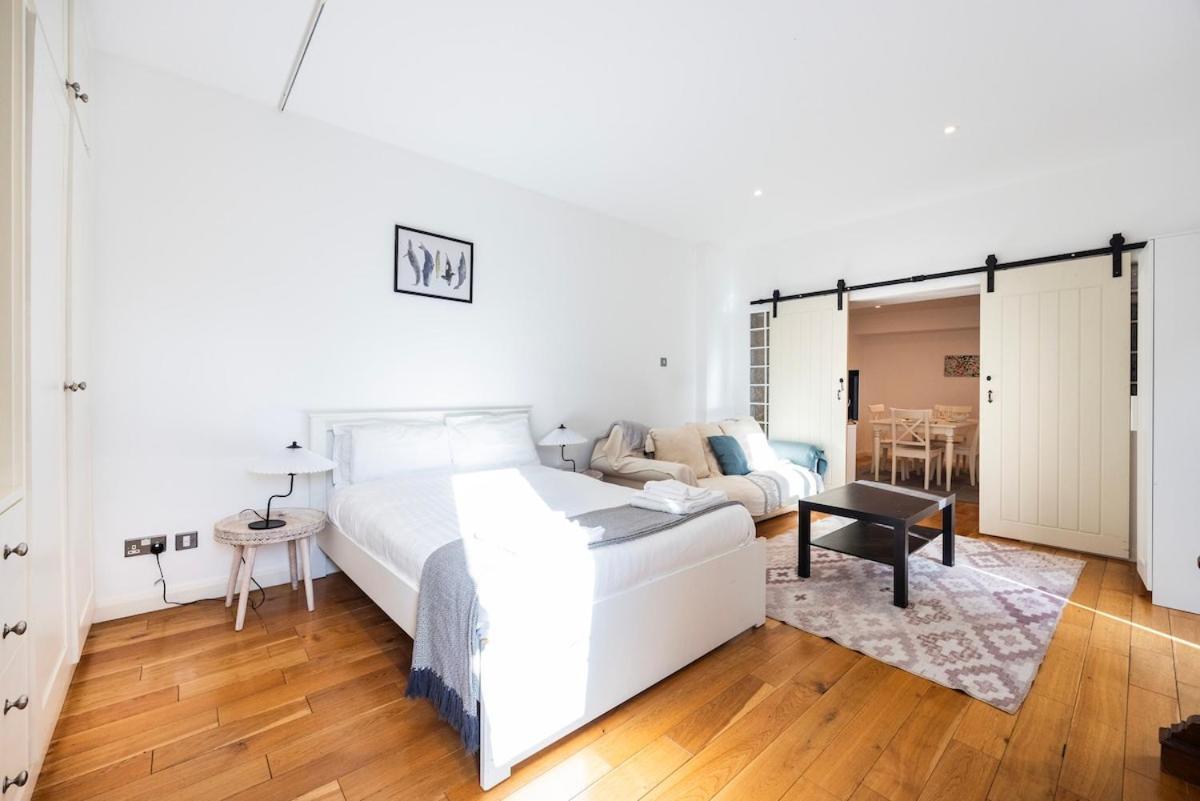 Near Kings Cross,2Bd Private Balcony, Easy Grocery London