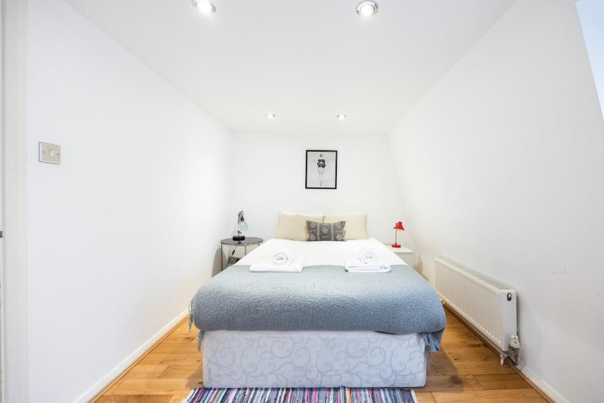 Apartment Near Kings Cross,2Bd Private Balcony, Easy Grocery