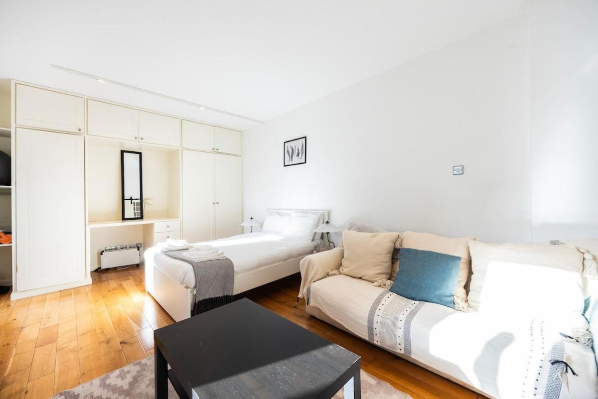 Apartment Near Kings Cross,2Bd Private Balcony, Easy Grocery London