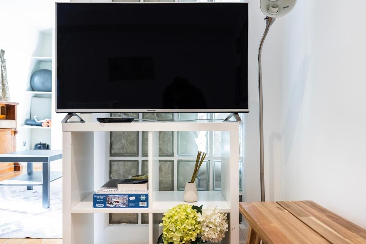 Apartment Near Kings Cross,2Bd Private Balcony, Easy Grocery London